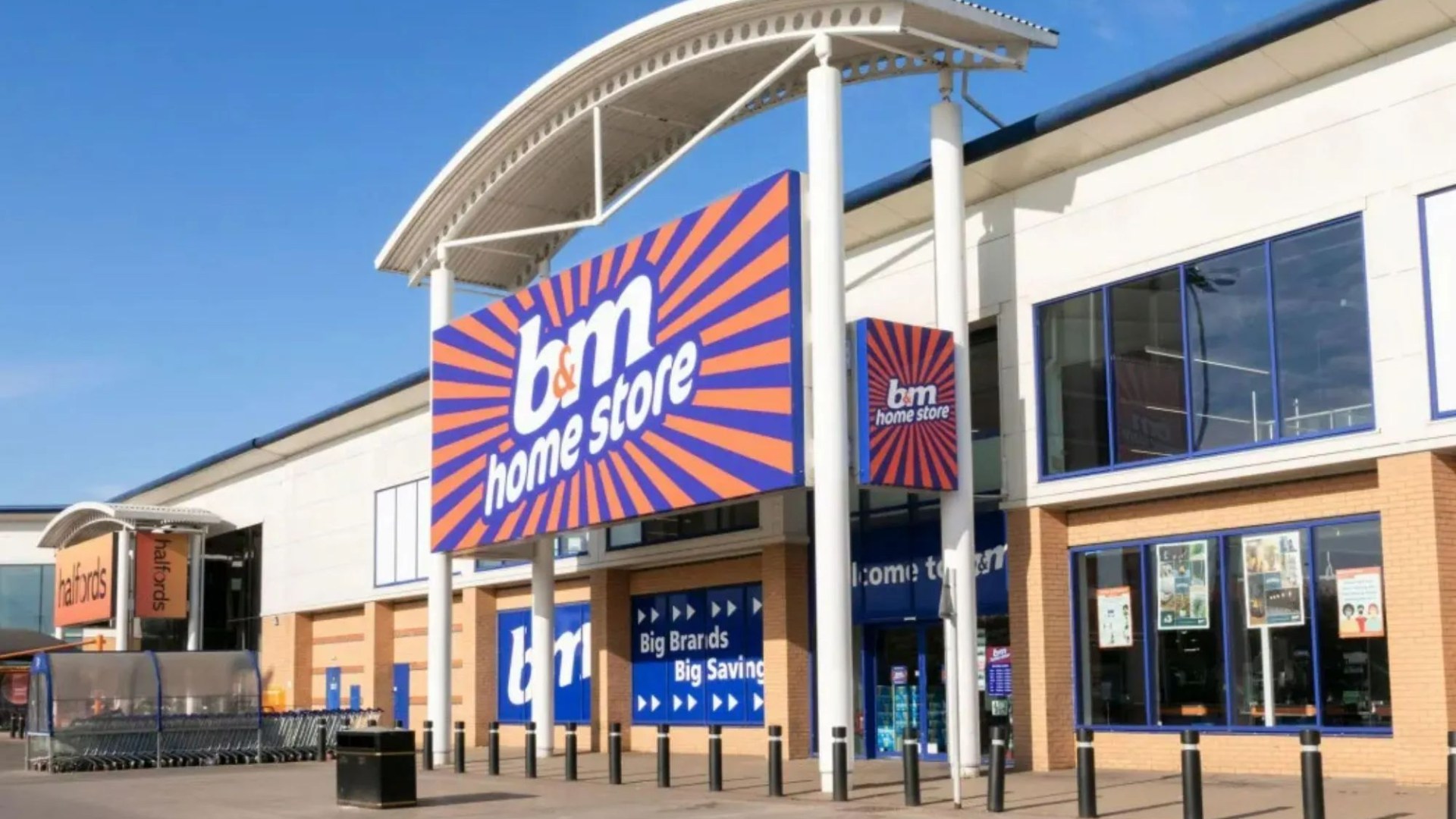 B&M shoppers fill baskets with branded conditioner scanning for just 10p as they say 'I need to go'