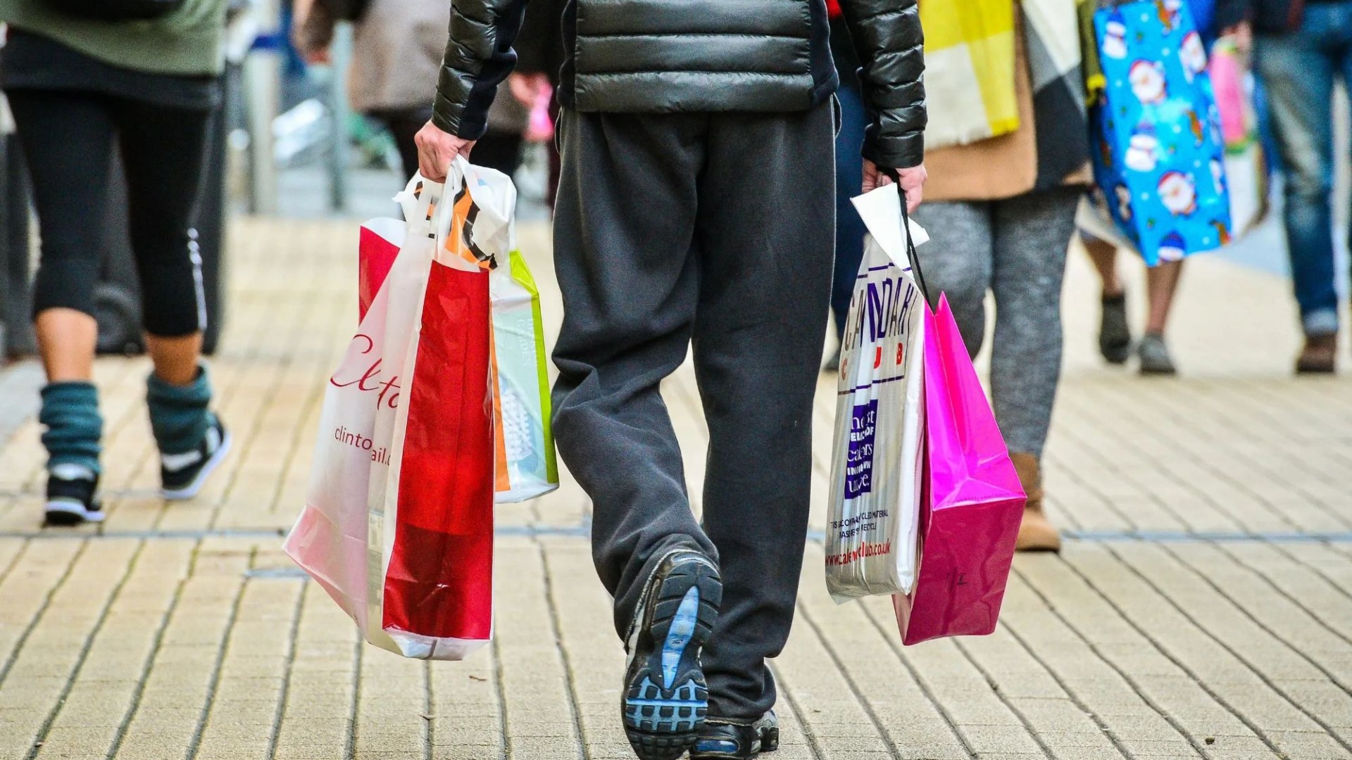 Major fashion retailer 'on the brink' of administration putting future of 17 Scots stores in doubt