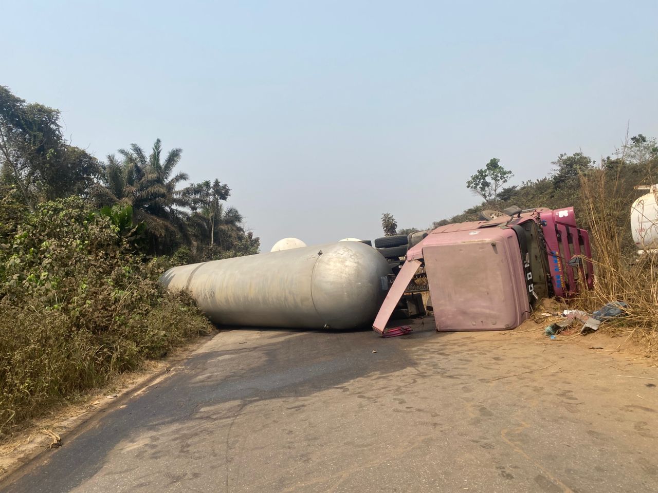 Driver, two others injured in Sagamu-Benin expressway crash