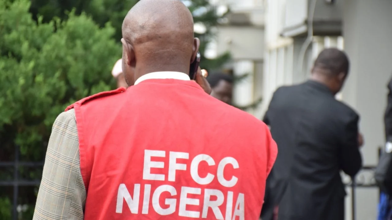 EFCC Detains 10 Staff Over Alleged Theft Of Missing Items