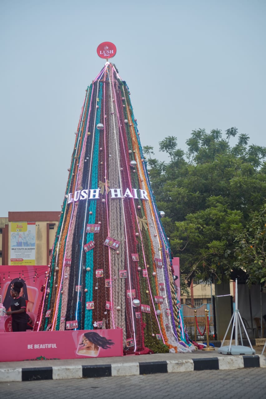 Festive Shoppers Applaud Lush Hair’s Creative Christmas Tree