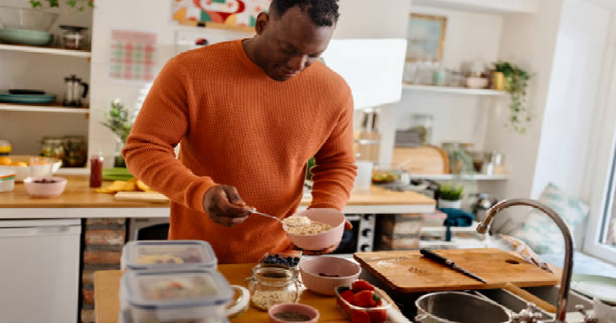 Nigerian lady shares a visitor's sh0cking reaction after seeing her dad cook for the family (IMAGES)