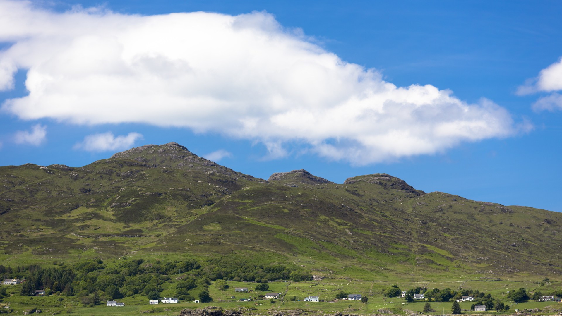 Scots hit by earthquake as 'really strong' tremor felt for hundreds of miles