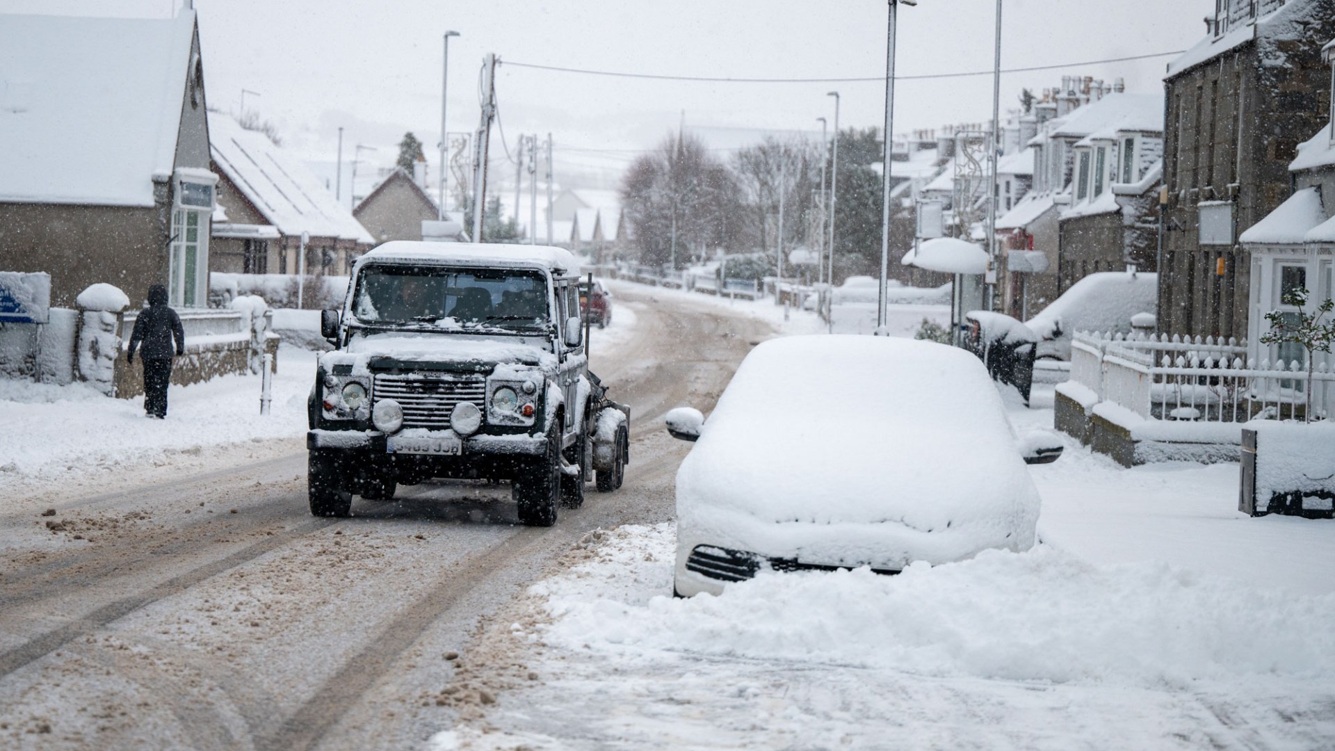 Snow chaos across Scotland as polar conditions set to remain for first day back at work