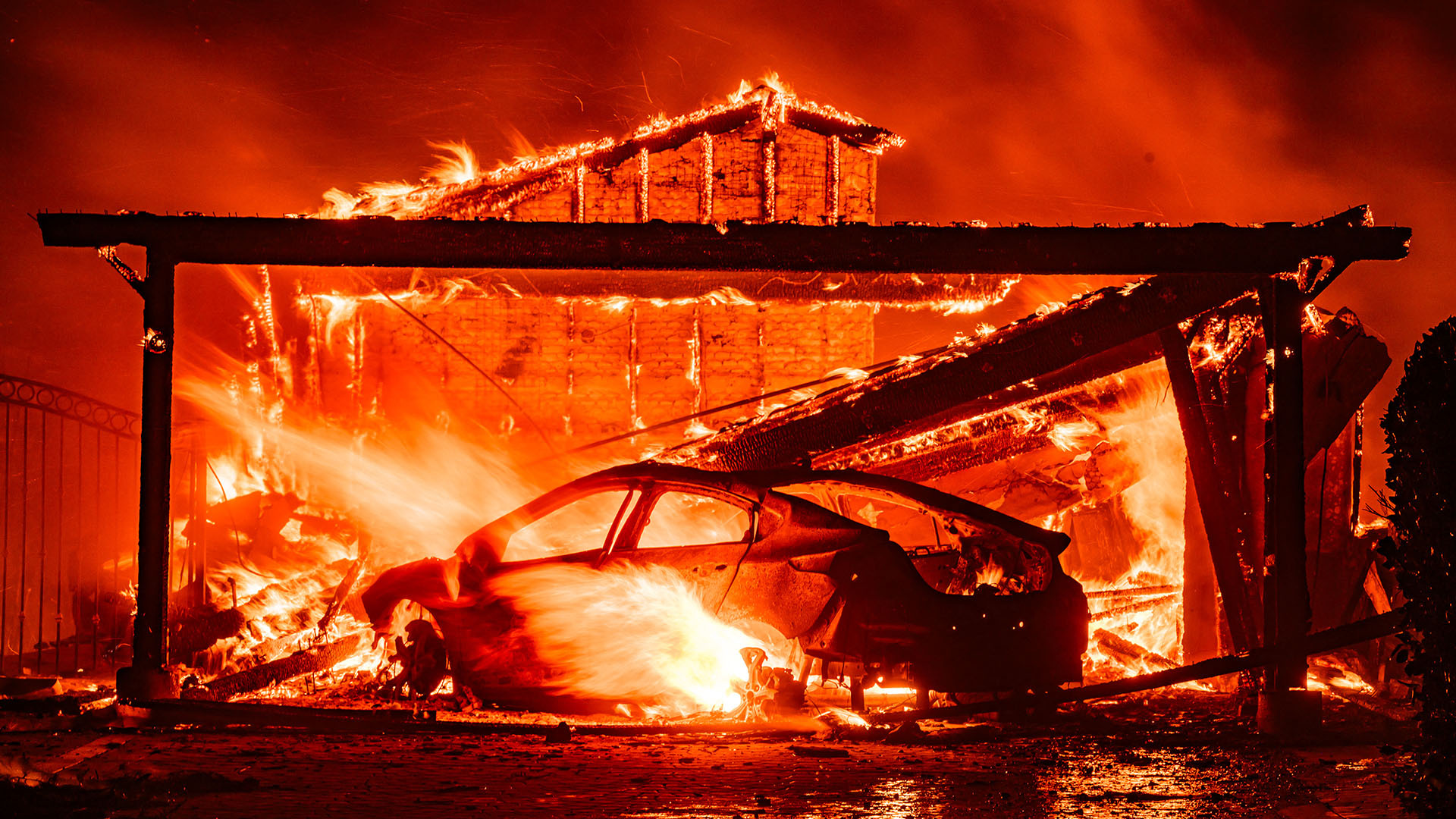 Two dead & 'high number of injuries' in LA fires as 'growing' blaze destroys 1,000 structures with 0% containment