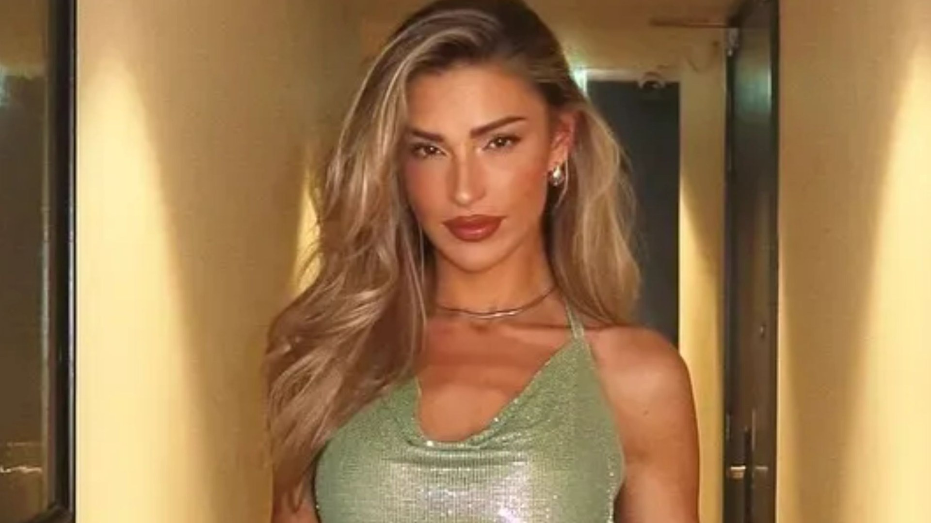 Zara McDermott shows ex Sam Thompson what he's missing as she dresses up for Sabrina Carpenter gig